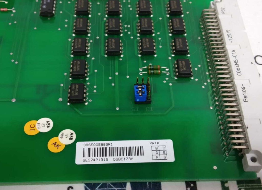 abb-169 ABB DSBC173A 3BSE005883R1 Bus Extender module for S100 I/O systems, designed for industrial communication and system expansion.