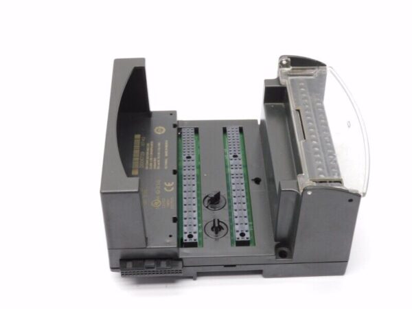 GE Fanuc IC200CHS002 PLC module – 32-bit carrier base for VersaMax control systems.